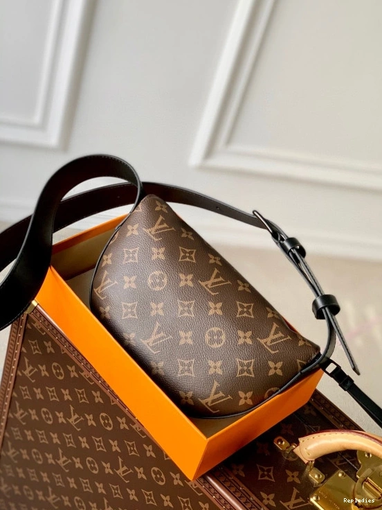 Cheap VUITTON Crossbody Moon LOUIS 0713